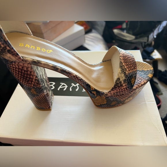 Platform snake print heels - Picture 3 of 6